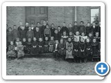 1904 vor der alten Schule
